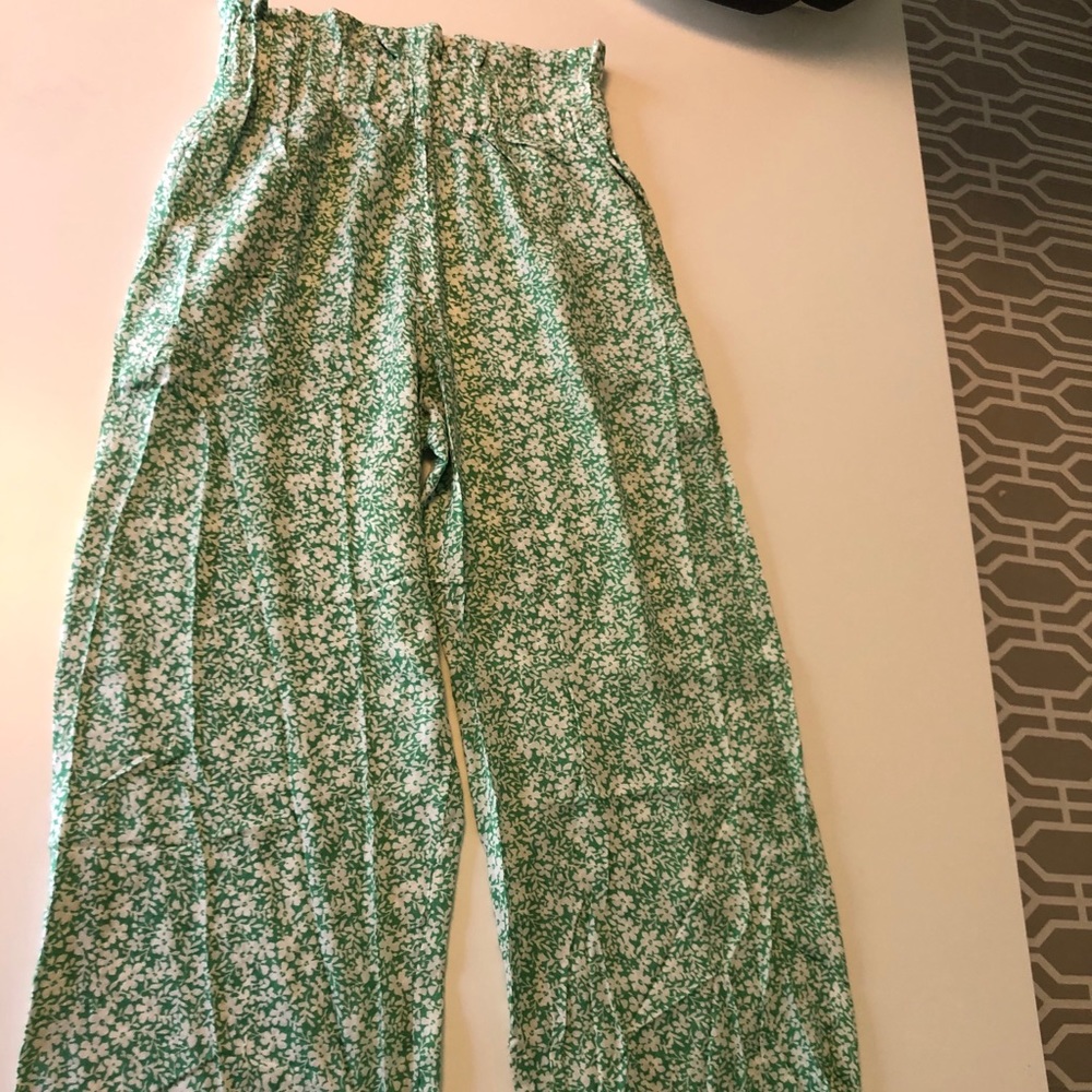 Fun!  Skylar & Madison wide leg Capri pants